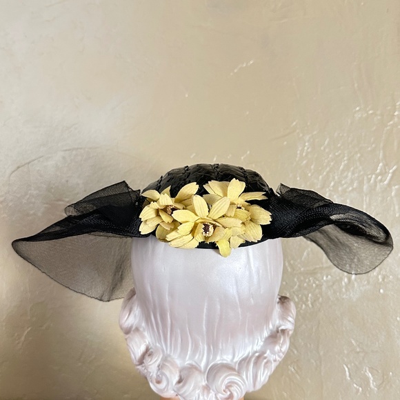 ROMANTIC 1930s\' BLACK STRAW HAT - SEE-THROUGH BRIM & YELLOW FLOWERS AT THE BACK main image 9